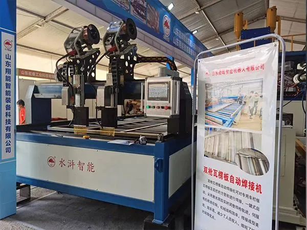 Tvöföld byssu bylgjupappa sjálfvirk suðuvél